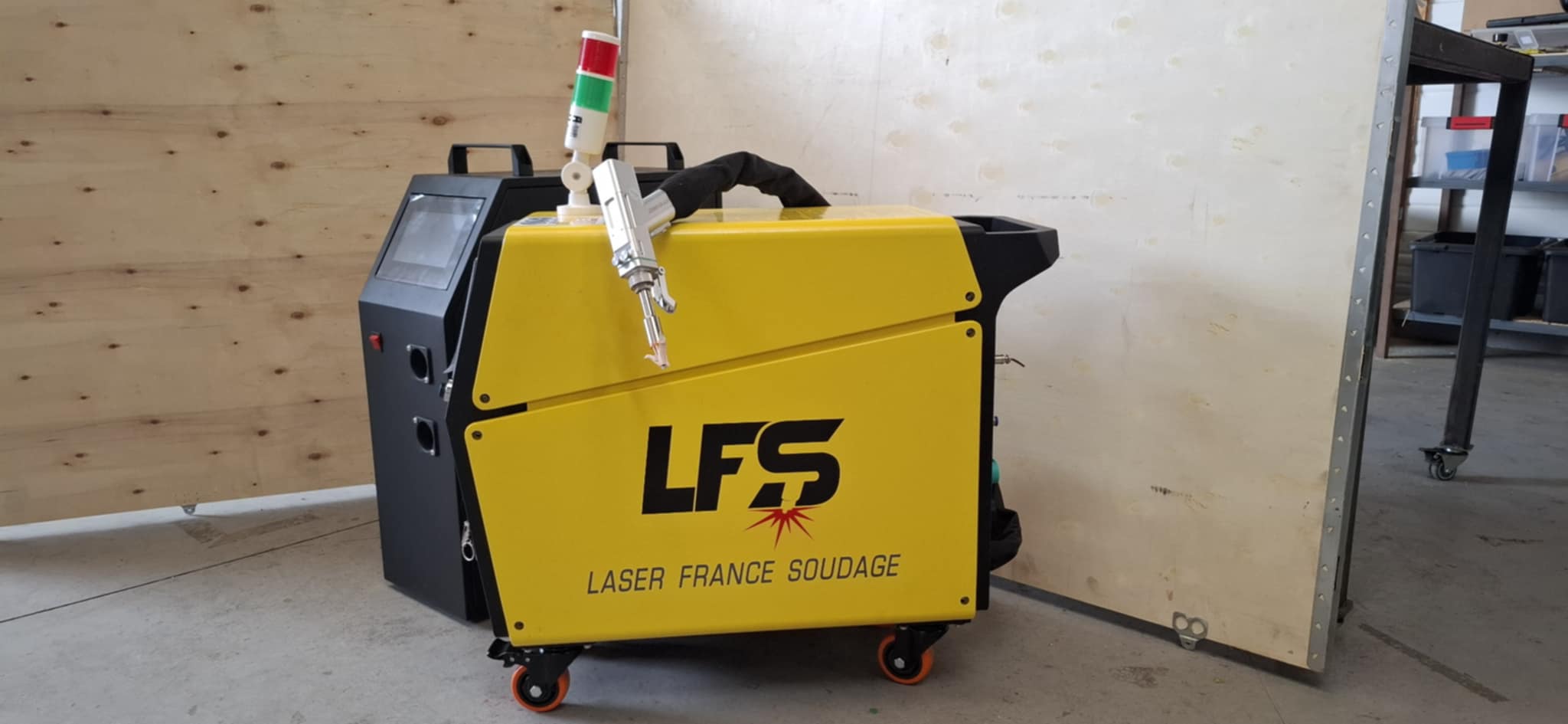 découvrir le materiel Poste à souder laser portatif 3 en 1 puissance 1500w ou 2000w